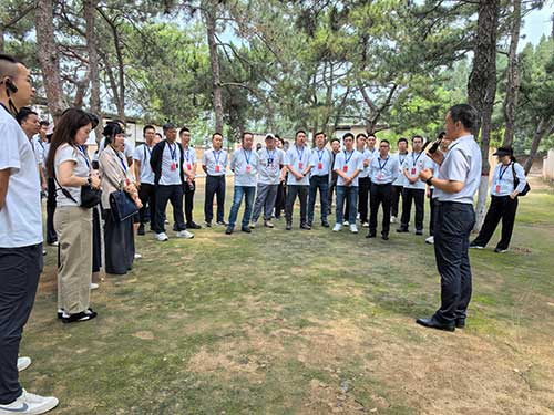 中糧集團(tuán)大悅城控股北方大區(qū)公司西安公司黨總支部精心策劃了一場(chǎng)以“踐行西柏坡精神，走好新時(shí)代趕考路”為主題的紅色踐學(xué)活動(dòng)